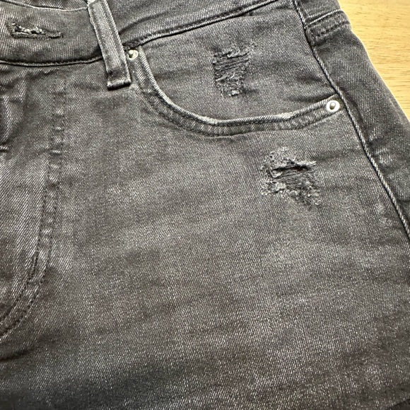 Size 6 H and M Distressed shorts - Picture 2 of 6